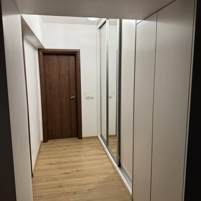 Location d’un appartement lumineux de 2 pièces, 76 m², quartier Bucureștii Noi, Bucarest, Roumanie